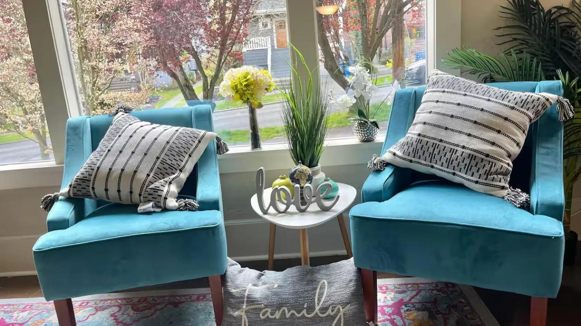 Seattle Escape Queen Anne W Private Deck 5*,  United States